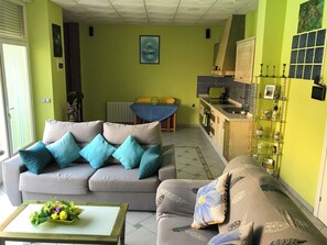 Living area - Suite Lujoso con Chimenea Patio y Garage Privado (Daimiel)