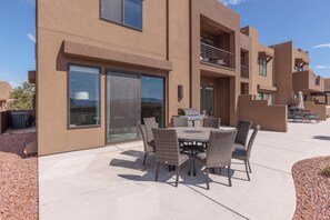 Outdoor dining - Triple R Getaway (St. George)