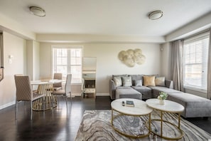 3 bedrooms - Brampton. Stylish 3 Bedroom House (Brampton)