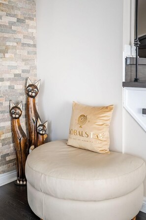 Apartment | 3 bedrooms - East Gwillimbury. Modern 3 Br 2 Bath House (East Gwillimbury)