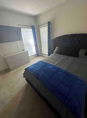 2 quartos, ferros/tábuas de passar roupa, Wi-Fi, roupa de cama
