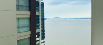 Hospédate en la mejor zona de Guayaquil, Lujoso apartamento en puerto Santa Ana 