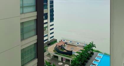 Hospédate en la mejor zona de Guayaquil, Lujoso apartamento en puerto Santa Ana