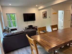 Dining - Brand New 3 Bedroom next to Thourghbred horse farm with views of Saratoga Lake. (Saratoga Springs)