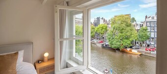 Elegant, sophisticated and unique canal house part of the famous canal district