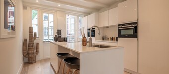 Elegant, sophisticated and unique canal house part of the famous canal district