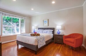 5 habitaciones, escritorio, tabla de planchar con plancha y wifi 
