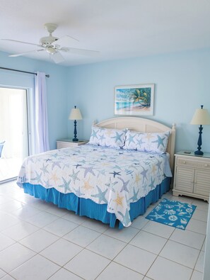 2 quartos, ferros/tábuas de passar roupa, berço de viagem