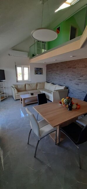 3 bedrooms - Apartments Louis - 250m to the Beach (Supetar)