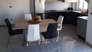 Apartment | 3 bedrooms - Apartments Louis - 250m to the Beach (Supetar)