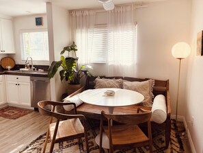 Interior - Beach Bungalow Good Vibes (Encinitas)