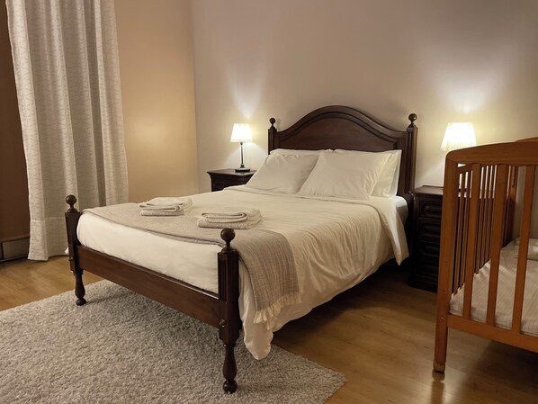 2 bedrooms, desk, iron/ironing board, free WiFi