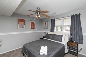 Fer et planche à repasser, Wi-Fi gratuit, draps fournis