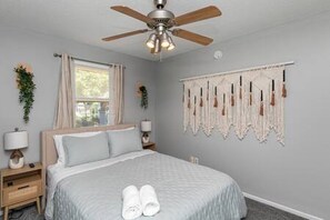 4 chambres, fer et planche à repasser, accès au Wi-Fi (inclus)