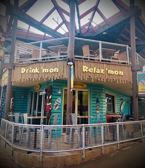 Outdoor dining - Resort-Like Location Steps to the Beach & Boardwalk w/Balcony Ocean View (North Wildwood)