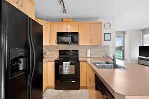 4 bedrooms - Gorgeous Downtown Calgary Condos (Calgary)