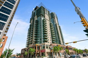 Apartment | 4 bedrooms - Gorgeous Downtown Calgary Condos (Calgary)