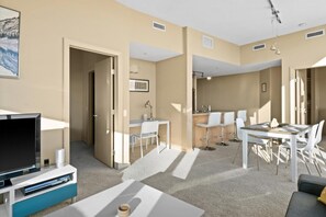 4 bedrooms - Gorgeous Downtown Calgary Condos (Calgary)