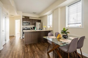 Apartment - Beamsville. Cozy 1BR Townhouse. Free Parking (Lincoln)