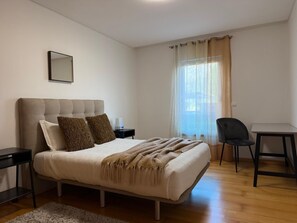 2 slaapkamers, reisbedje, wifi, beddengoed