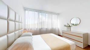 4 bedrooms, desk, iron/ironing board, travel cot