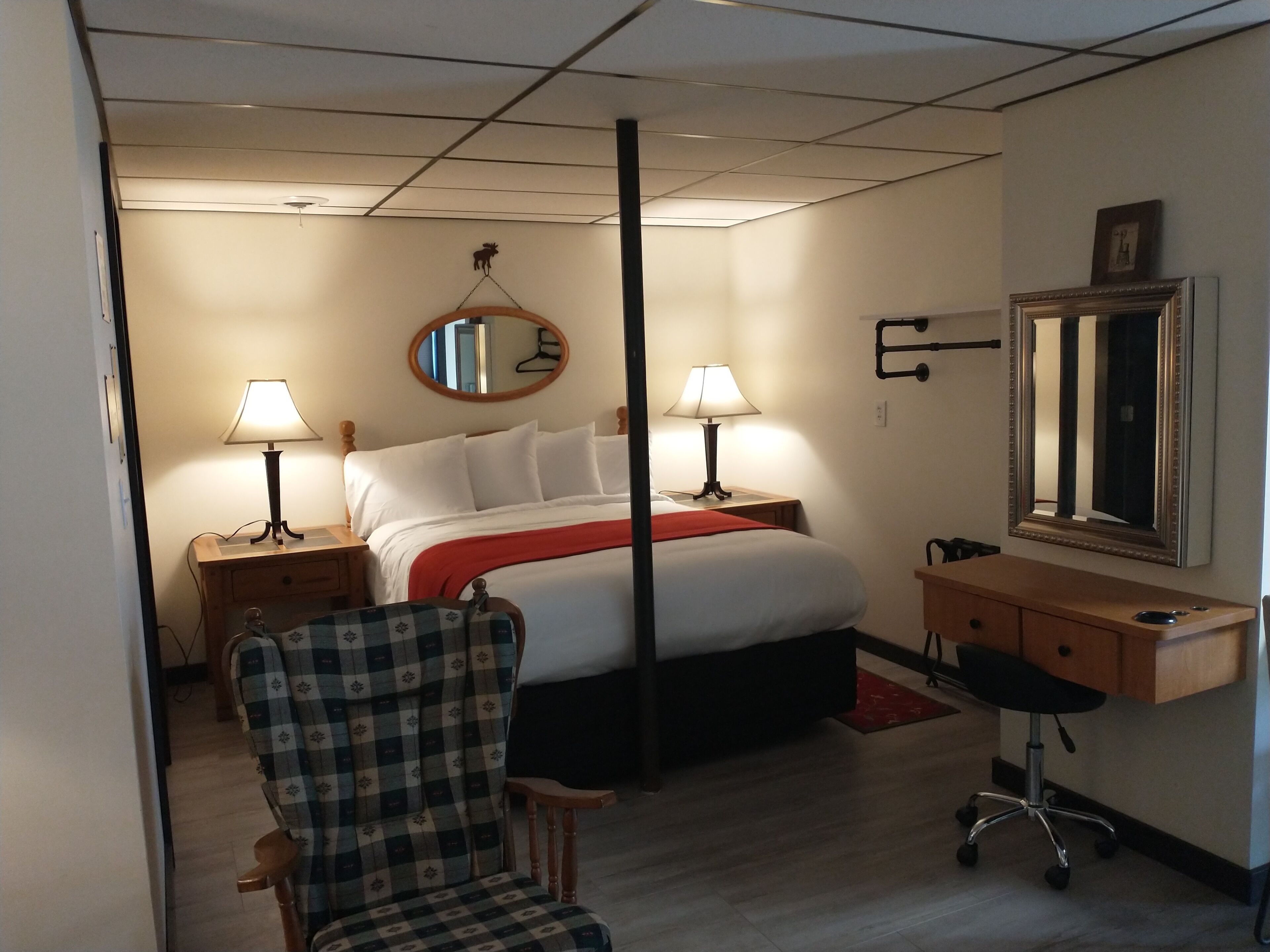 Clean & Cozy, Unique Studio Apartment across from Lakeview Waterfront Park.