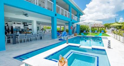 Villa Coral – 4 BR, 5 BA retreat w/ Pool, hot tub, dock, kayaks near beach.