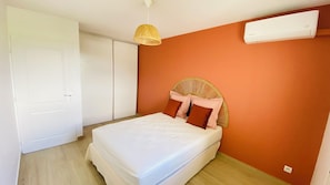 1 habitación, tabla de planchar con plancha, wifi gratis y ropa de cama 