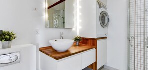 Shower, hair dryer - Penthouse in Skagen with private sun terrace (Skagen)