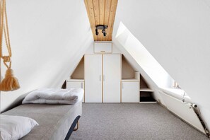 3 bedrooms, iron/ironing board, free WiFi