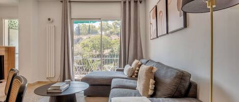 Télévision, chaîne hi-fi