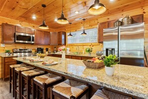 Fridge, microwave, oven, stovetop - The Great Escape by Ghosal Luxury Lodging (Sevierville)