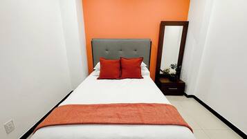 2 bedrooms, desk, iron/ironing board, WiFi