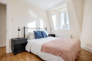 2 chambres, fer et planche à repasser, Wi-Fi, draps fournis