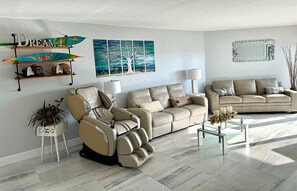 TV - Amazing water/sunset views, luxury 2BR/2BA PENTHOUSE 9 mi from Anna Maria beach. (Bradenon)