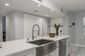 Fridge, microwave, oven, stovetop - Amazing water/sunset views, luxury 2BR/2BA PENTHOUSE 9 mi from Anna Maria beach. (Bradenon)