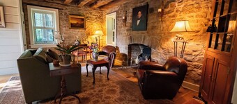 Historic stone cabin near Bourbon Trail on private 13 acre estate property!