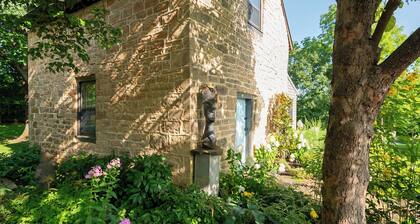 Historic stone cabin near Bourbon Trail on private 13 acre estate property!