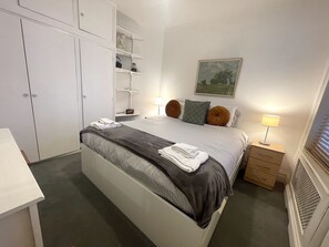 1 soverom, strykejern/-brett, wi-fi og sengetøy