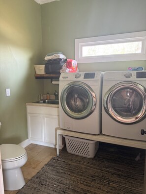 Luokittelematon kuva, 5 kautta 22, painike