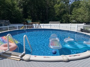 حمّام سباحة خارجي، حمّام سباحة مُدفَّأ