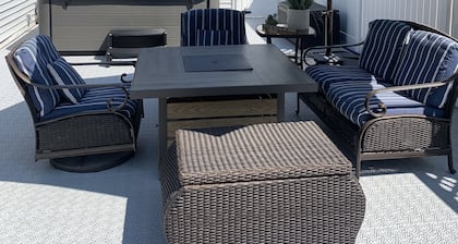 Cozy In-law apt, minutes to SPAC and Saratoga Springs, Pet-Friendly. Hot Tub!