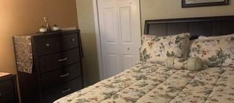 Cozy In-law apt, minutes to SPAC and Saratoga Springs, Pet-Friendly. Hot Tub!   