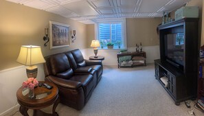 Smart-TV, peis og bøker