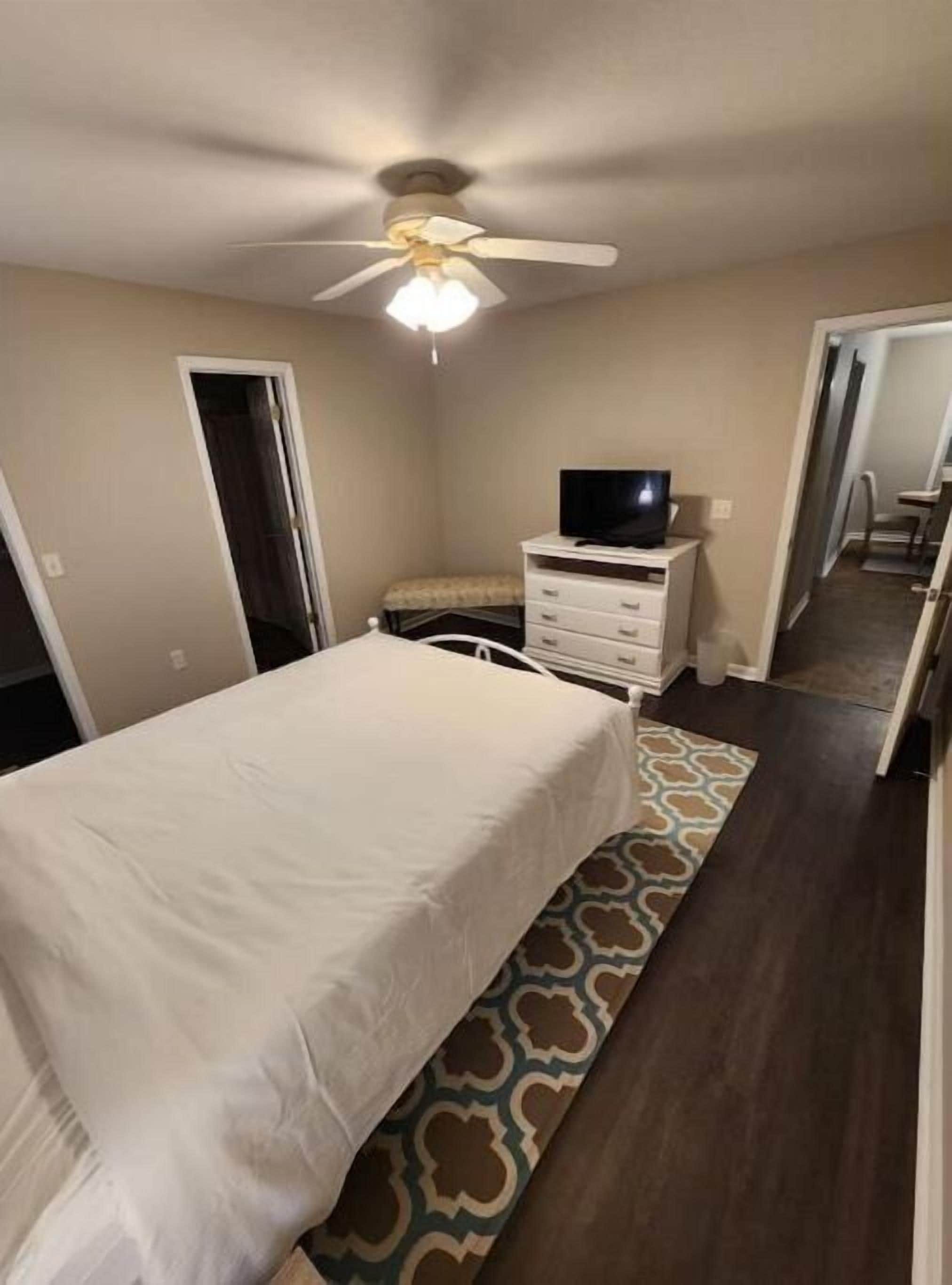 4 habitaciones, escritorio, wifi gratis y ropa de cama 