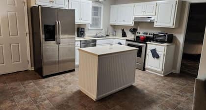 Laid-back Living at The Landings. Family & Pet friendly!