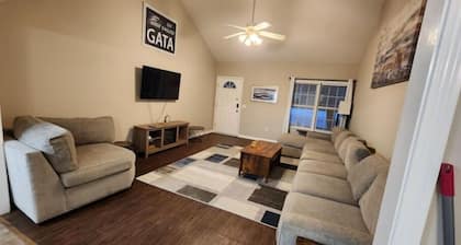 Laid-back Living at The Landings. Family & Pet friendly!