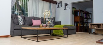 House - Sleeps 6 - Pets Ok - Pool - Parking