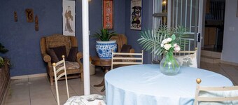 House - Sleeps 6 - Pets Ok - Pool - Parking