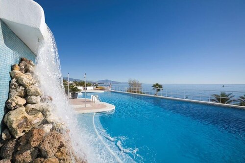 Immaculate 3-Bed Penthouse- Stunning Views
